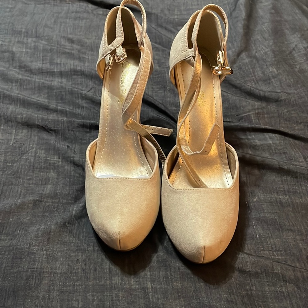 Very comfortable, great condition and only worn once.